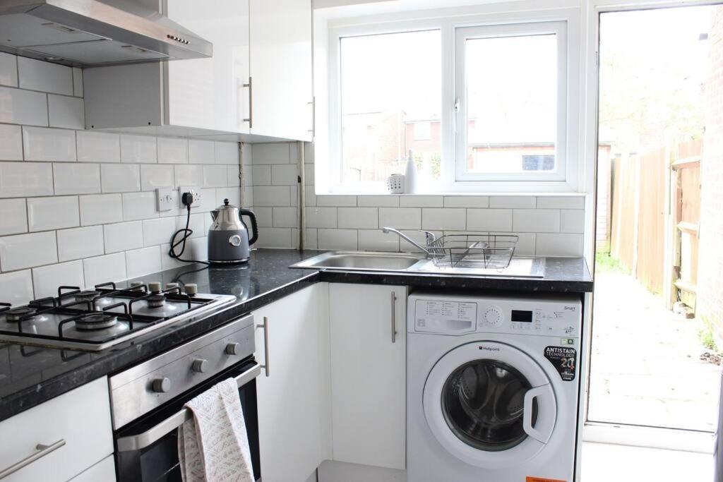 Private & Comfortable 2 Bedroom Home Away From Home 스탠웰 외부 사진